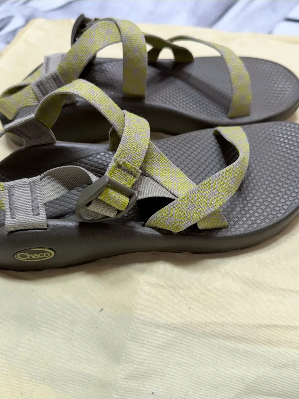 Chaco Z/Cloud 2 Women’s sz 9 Toe Loop Sandals